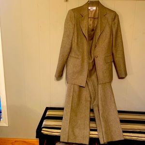 Le suit, blazer, and pants women’s 4p